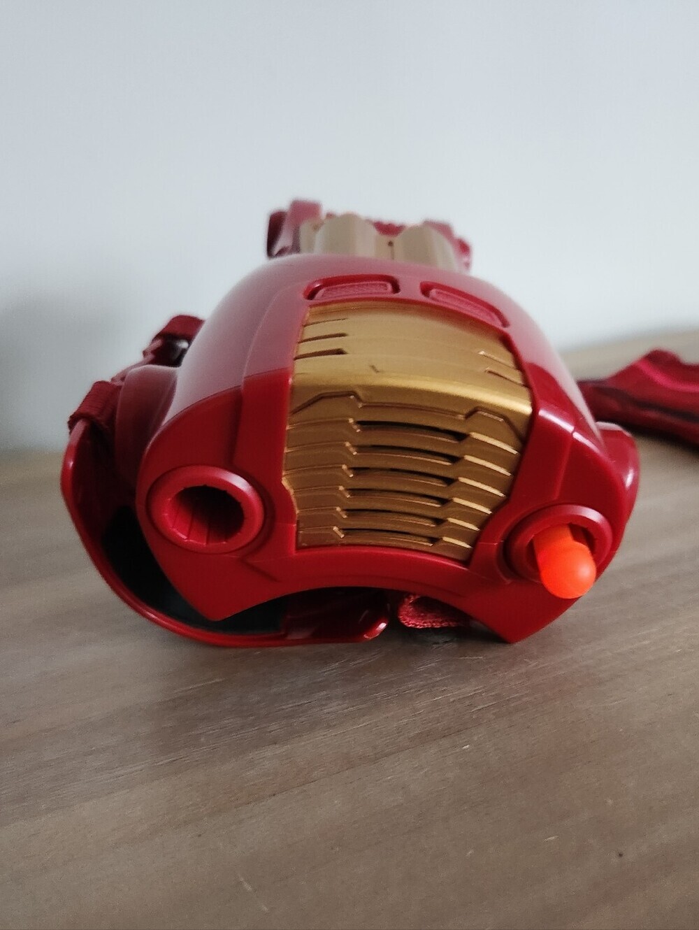 Marvel Avengers Iron Man Tri-Power Repulsor Gauntlet Toy Lights & Sound - Picture 5 of 10